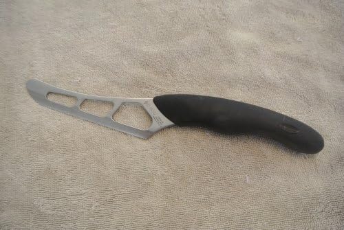 Yüksek Karbonlu Paslanmaz Çelik Micro-D Tırtıklı Bıçak ve Polipropilen, Kraton Kaplı Saplı Cutco Peynir Bıçağı